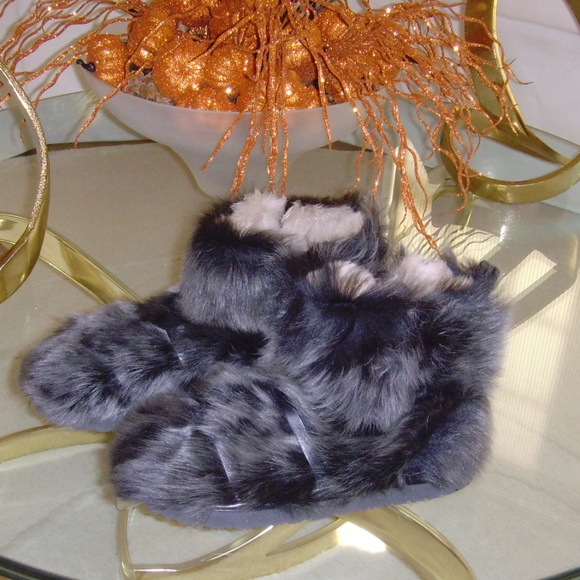 Stuart Weitzman Fur Ankle Boots NWOT - Size 9 - Picture 2 of 14